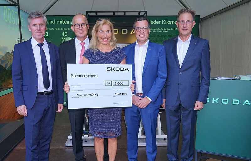 Škoda spendet im Rahmen des Bürgerfests des Bundespräsidenten 5.000 Euro an Tour der Hoffnung